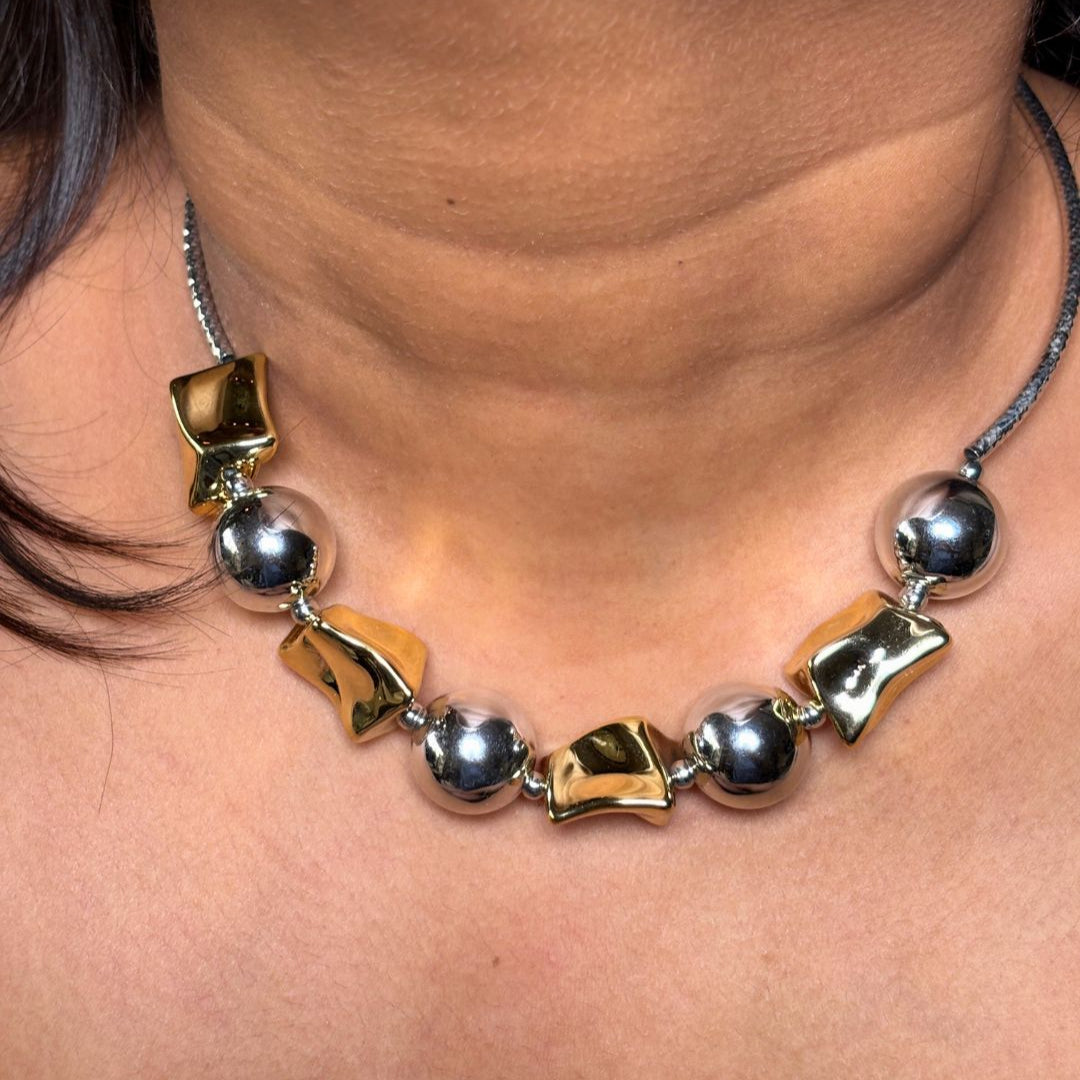 Aakar Elegance Choker