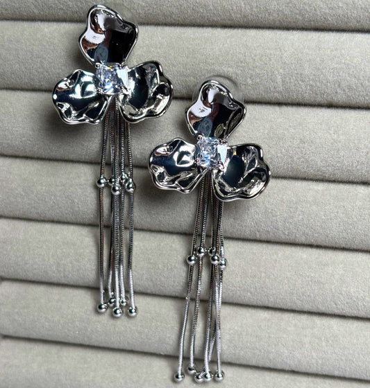 Chamkili Kali Silver Earring