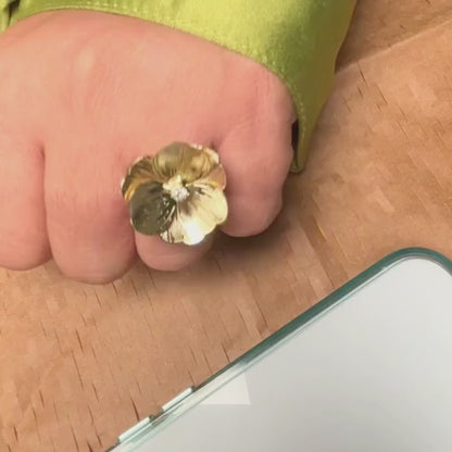 Golden Heartbloom Ring